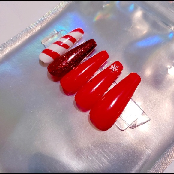 Other - BUY ONE GET ONE FREE❗️Red press on nails ❤️🤍